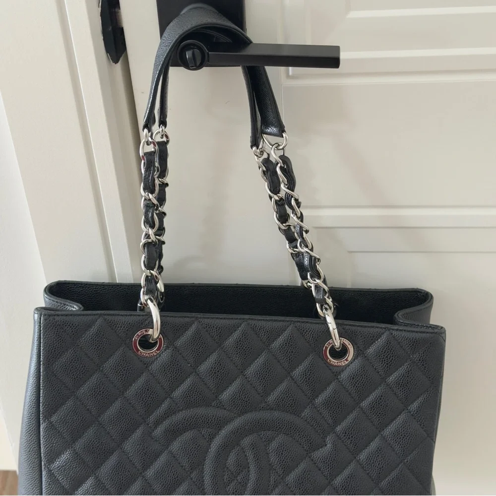 CHANEL Black Quilted Caviar Leather Shoulder Bag with Silver Hardware